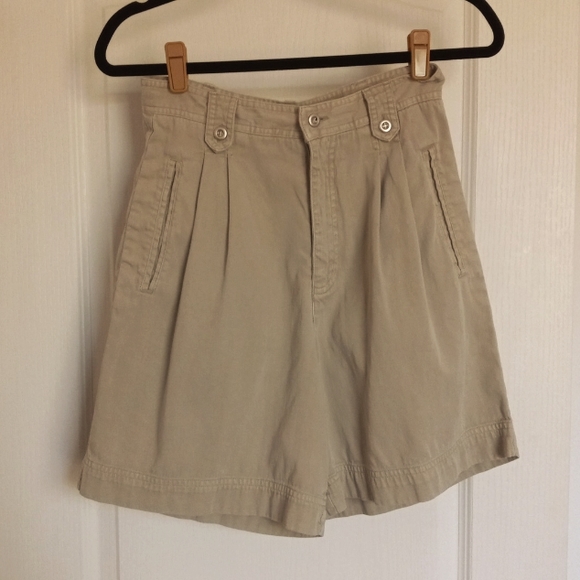AMI  beige shorts. Size 8. - Picture 1 of 5
